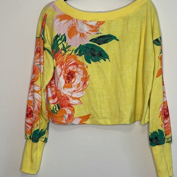 Yellow crop sweater with salmon, colored roses, wide neck - Picture 2 of 2